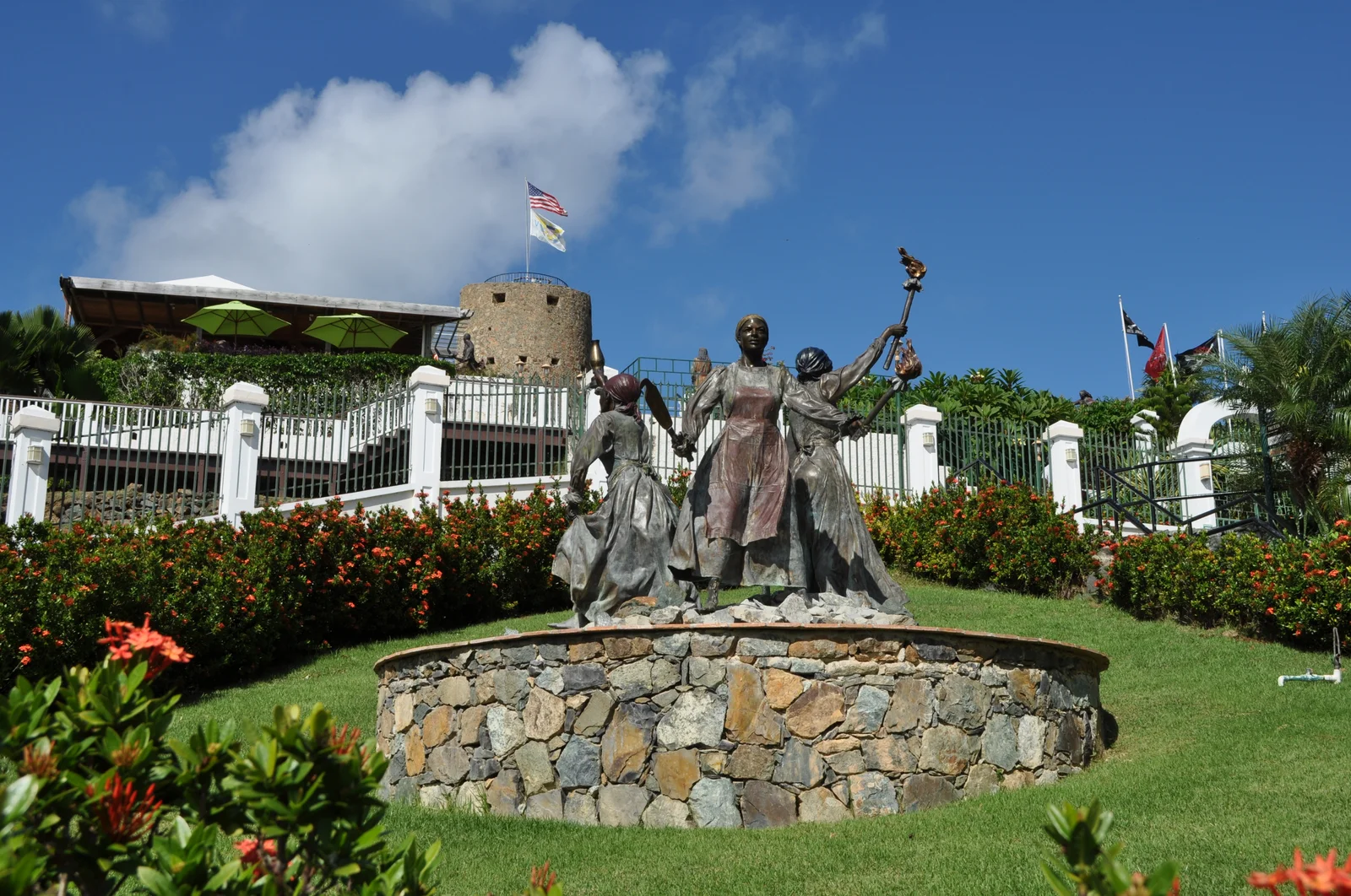 Three Queens Statue at Blackbeard's Castle | Travel Guide | TravelPal